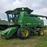 J.D. 9500 combine